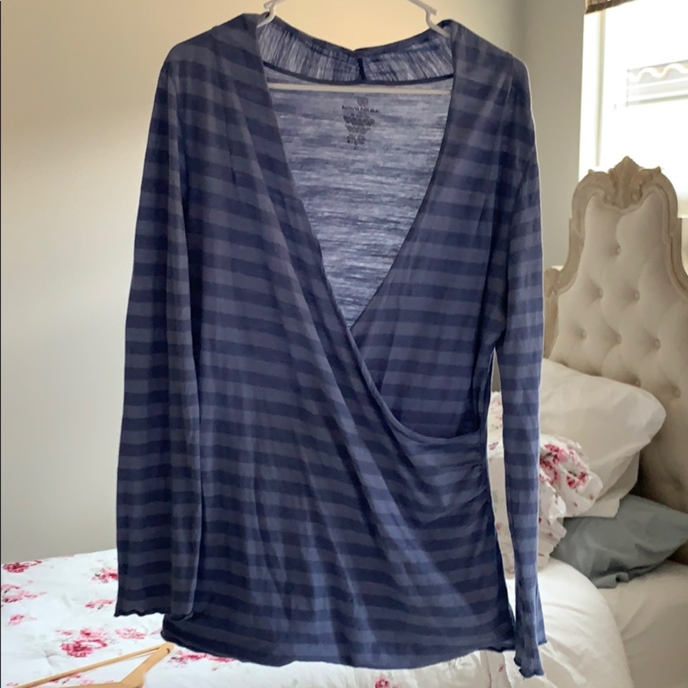 Banana Republic long sleeve top. - Picture 4 of 7